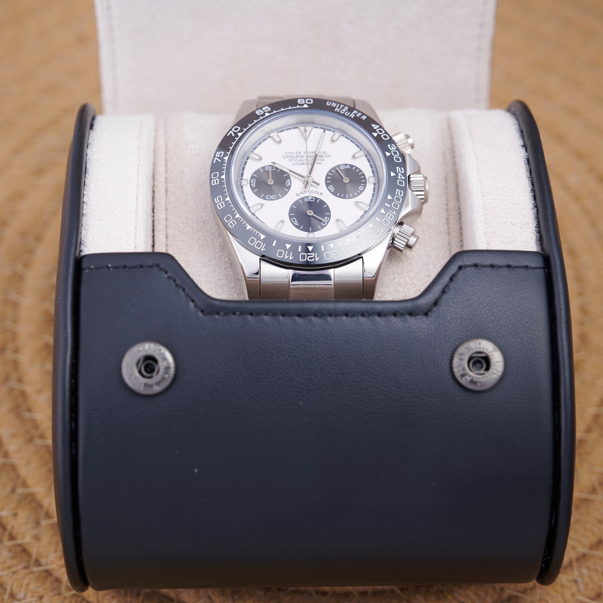 SEITONA WHITE AND BLACK